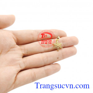 Hoa tuyết vàng tinh tế với các đường nét tinh xảo. 