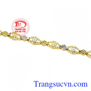 Các chàng trai muốn bày tỏ tình cảm của mình mà chưa nói ra được thì hãy tặng các nàng những chiếc lắc tay đẹp mắt.