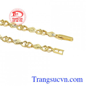 Lắc tay vàng tây thời thượng phù hợp với nhiều kiểu trang phục, giao hàng trên toàn quốc.