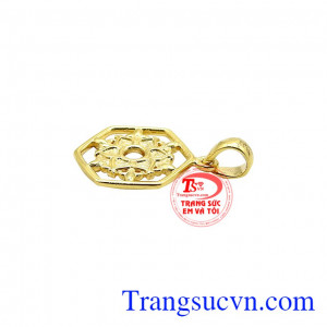 Chính vì thế mà rất nhiều khách hàng đã lựa chọn mặt dây bông tuyết để làm quà tặng cho người thân và bạn bè. Mặt dây bông tuyết diệu kỳ