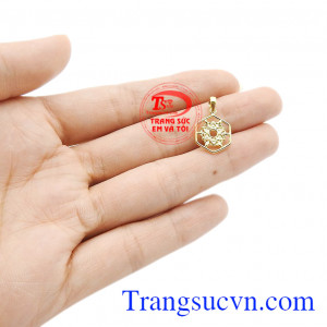 Sản phẩm được thiết kế và chế tác tinh xảo mang tới cho người dùng chiếc mặt dây hoàn mỹ. Mặt dây bông tuyết diệu kỳ