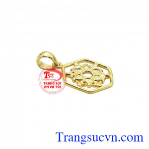 Bông tuyết mang sứ mệnh của niềm vui và hạnh phúc. Mặt dây bông tuyết diệu kỳ