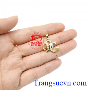 Trang sức Em và Tôi nhận đặt chế tác theo yêu cầu, giao hàng toàn quốc. Mặt dây chữ BC