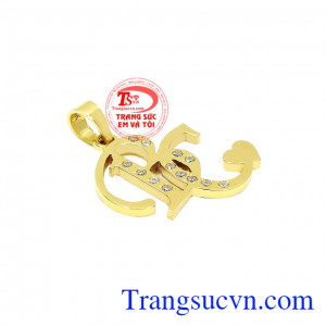 Mặt dây chữ BC chế tác từ vàng tây 10k bền đẹp, sáng bóng.