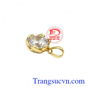 Mặt dây với phong cách trẻ trung, năng động dễ dàng kết hợp cùng nhiều kiểu trang phục. Mặt dây nữ vàng đáng yêu