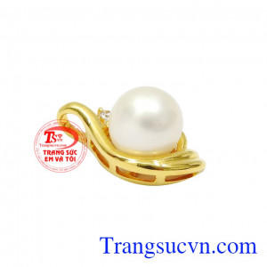 Sản phẩm chế tác từ vàng tây 14k bền đẹp, sáng bMặt dây vàng ngọc trai quý pháióng. 