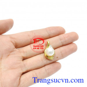 Việc đeo đá này thường xuyên còn giúp cho tinh thần sảng khoái, người dùng luôn gặp may mắn và thành công. Mặt dây vàng ngọc trai quý phái