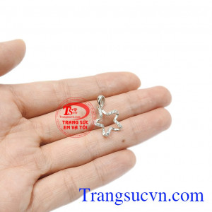 Sản phẩm trẻ trung, hợp thời trang, có thể làm quà tặng cho phái đẹp. Mặt nữ ngôi sao may mắn