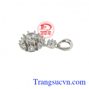 Sản phẩm rất dễ để kết hợp cùng váy hay áo sơ mi hoặc áo phông. Mặt nữ vàng trắng tinh tế