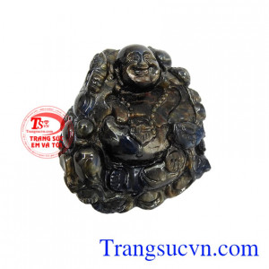 Mặt phật Di Lặc saphir an lành được chạm khắc tỉ mỉ mang đến nét hài hòa cho sản phẩm.