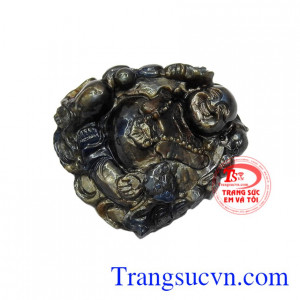 Người ta tin rằng, nụ cười hiền từ của phật Di Lặc lan tỏa hạnh phúc đến cho mọi người.