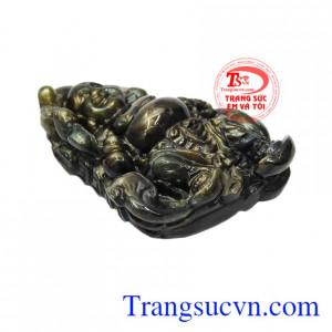 Trong phong thủy, sapphire là viên đá chứa nhiều nguồn năng lượng tích cực đem đến may mắn và điềm lành đến cho người sở hữu.