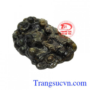 Sản phẩm có thể bọc vàng hoặc bạc tạo nên chiếc mặt dây sang trọng, đẳng cấp.