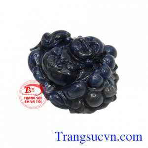 Mặt phật Di Lặc có thể đem bọc vàng hoặc bọc bạc tăng thêm phần sang trọng cho người đeo.