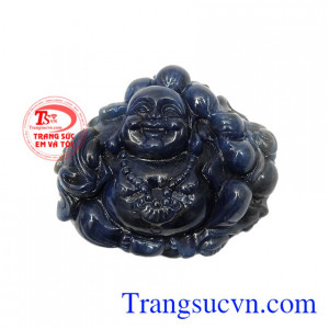 Mặt phật Di Lặc saphir đại cát được chế tác tinh xảo mang lại nét hài hòa cho sản phẩm.