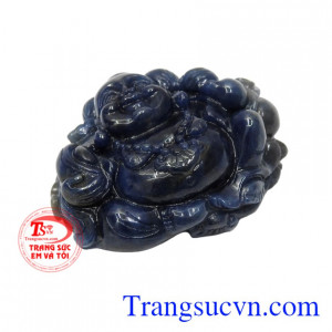 Sản phẩm chạm khắc hình phật Di Lặc cầm thỏi vàng đem đến nhiều vận may về tài lộc và thịnh vượng đến cho người sở hữu.