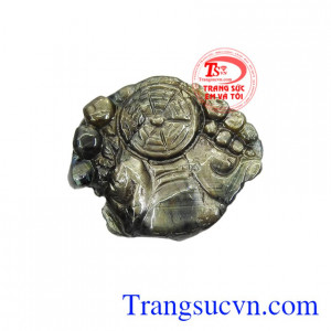 Người ta còn tin rằng, phật Di Lặc đem đến may mắn về tiền tài và giàu sang, thịnh vượng.