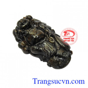 Người ta tin rằng, vị Phật này sẽ mang lại nhiều điềm may và tài lộc đến cho người sử dụng