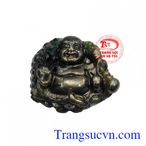 Mặt phật Di Lặc saphir tiền tài màu sắc tươi sáng, bóng bẩy mang đến nhiều điềm lành cho người sở hữu.