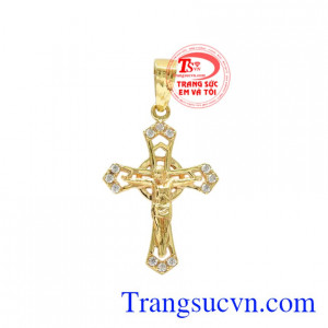 Mặt thánh giá Jesus an lành được chế tác tinh xảo từ vàng 14k chất lượng.