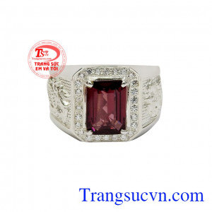 Sản phẩm đang được phái nam rất ưa chuộng. Nhẫn bạc nam granat quyền lực