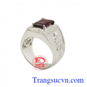 Nhẫn bạc nam granat quyền lực là một sản phẩm mới của Trang sức Em và Tôi. 