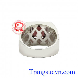 Ngoài ra, đá này còn có tác dụng cải thiện sức khỏe, tuần hoàn máu trong cơ thể. Nhẫn bạc nam granat thiên nhiên