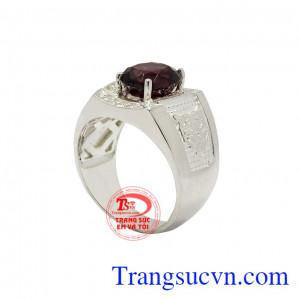 Nhẫn bạc nam granat thủ lĩnh đang được rất nhiều khách hàng yêu thích và lựa chọn. 