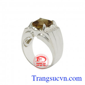 Nhẫn bạc thạch anh vàng thời thượng được chế tác đầy tỉ mỉ từ đá thạch anh vàng chất lượng và hợp phong thủy. 