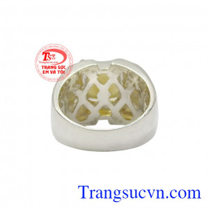 Có lẽ đây sẽ là món quà tặng ý nghĩa để dành cho nam giới. Nhẫn bạc thạch anh vàng thời thượng