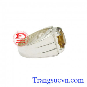 Không chỉ vậy, chiếc nhẫn này còn giúp cho người đeo gặp nhiều may mắn, giải tỏa những căng thẳng và âu lo. Nhẫn bạc thạch anh vàng thời thượng