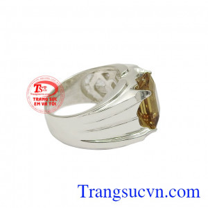 Nhiều người tin rằng, việc thường xuyên mang đá thạch anh vàng bên mình còn giúp tập trung cao độ, giảm căng thẳng mệt mỏi và hỗ trợ cải thiện một số bệnh về đường ruột. Nhẫn bạc thạch anh vàng tài lộc