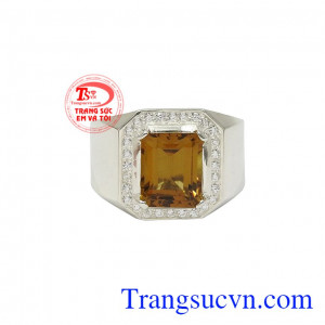 Sản phẩm kết hợp từ bạc 92.5 và thạch anh vàng mang đến một sản phẩm hợp phong thủy. Nhẫn bạc thạch anh vàng thiên nhiên