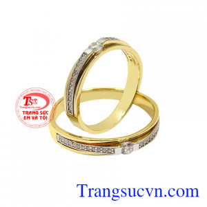 Do vậy nhẫn cưới giống như một minh chứng dành cho tình cảm của các cặp vợ chồng.