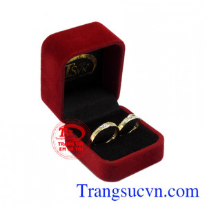 Nhẫn cưới vàng tây kết duyên bảo hành uy tín.