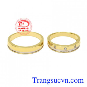 Với đôi nhẫn này sẽ giúp cho người đeo không bị lỗi mốt mà còn hợp thời trang và phong cách.