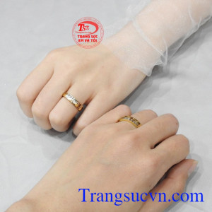 Nhẫn cưới vàng tây viên mãn chất lượng.