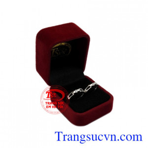 Nhẫn cưới vợ tinh tế.