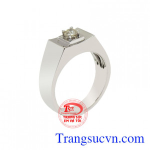 Nhẫn nam thời thượng vàng trắng mang phong cách nam tính và thời trang.