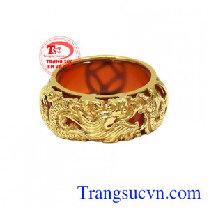 Hình tượng rồng được nhiều người biết đến và thường được các cánh mày râu ưa chuộng trong phong cách thời trang của mình.