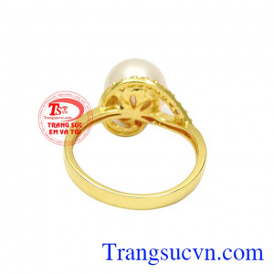 Nhẫn ngọc trai dịu dàng có giấy kiểm định đá quý uy tín. 