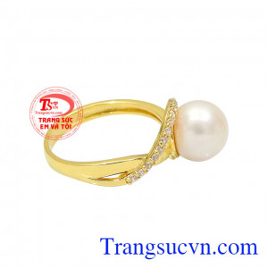 Với màu sắc trang nhã, kiểu dáng hợp thời trang sẽ là món đồ trang sức mà rất nhiều chị em yêu thích. Nhẫn ngọc trai dịu dàng