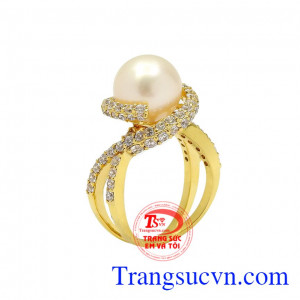 Nhẫn ngọc trai trắng nữ hoàng