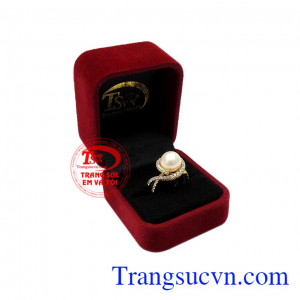 Nhẫn ngọc trai trắng nữ hoàng nhận đặt chế tác theo yêu cầu.