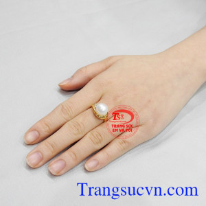 Nhẫn nữ ngọc trai quý phái