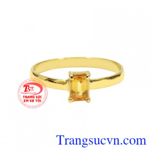 Trong phong thủy, đá sapphire là biểu tượng của tình yêu và hôn nhân bền vững.