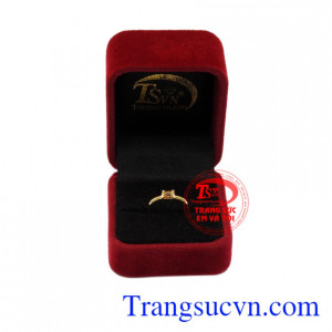 Nhẫn nữ saphir vàng may mắn chất lượng.