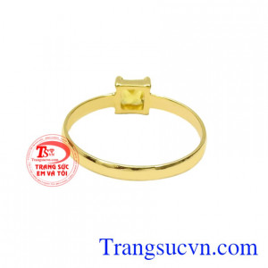 Nhẫn sapphire hợp mệnh thích hợp cho người mệnh Thổ và Kim.