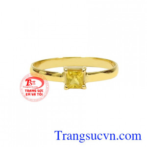 Đá sapphire vàng là biểu tượng của sự sung túc, thịnh vượng và mang đến điềm lành.