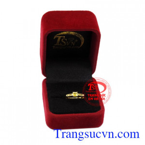 Nhẫn nữ saphir vàng nhỏ xinh chất lượng.